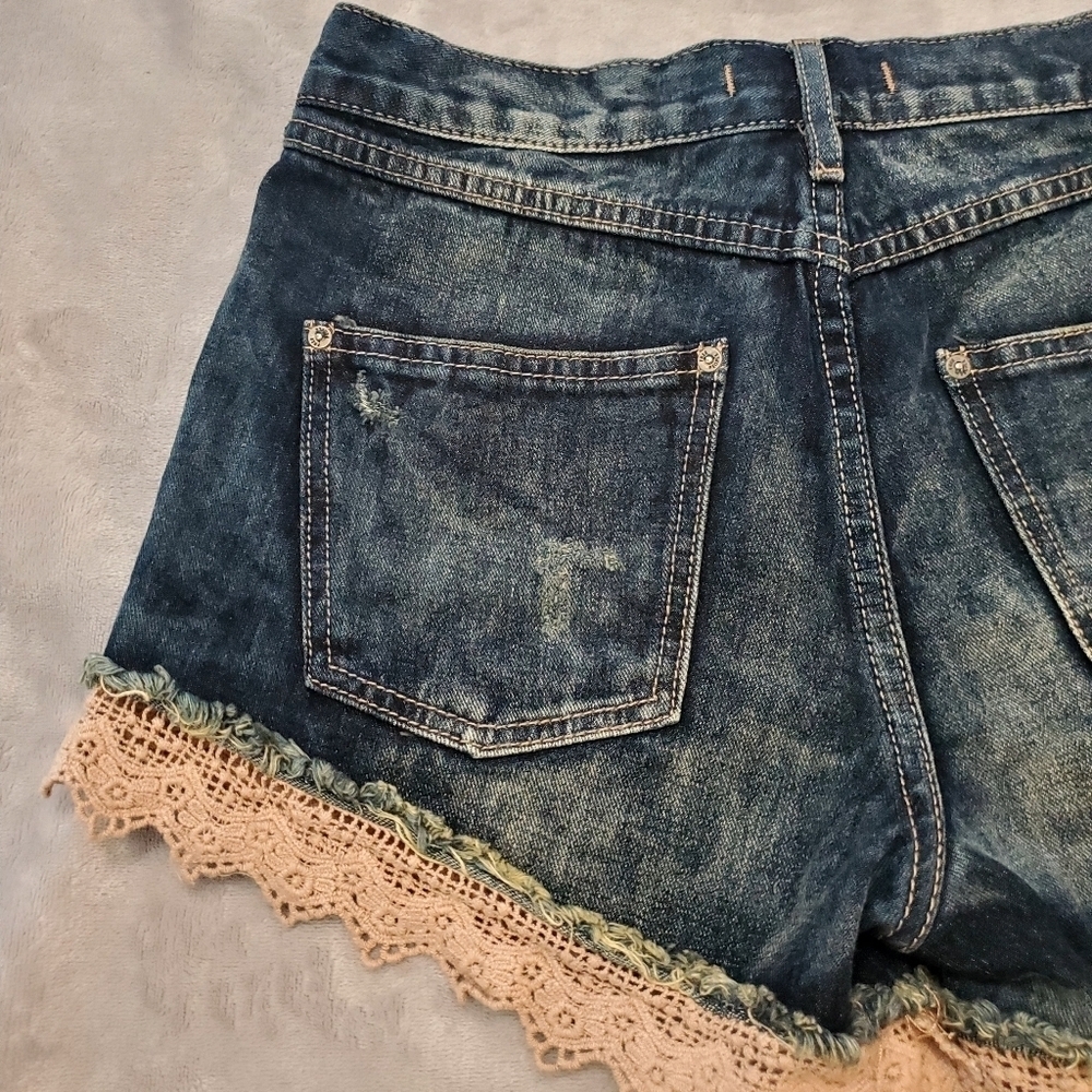 Free People Blue Denim Lace Trim Boho Distressed Women's Shorts Size 26 - Picture 5 of 8